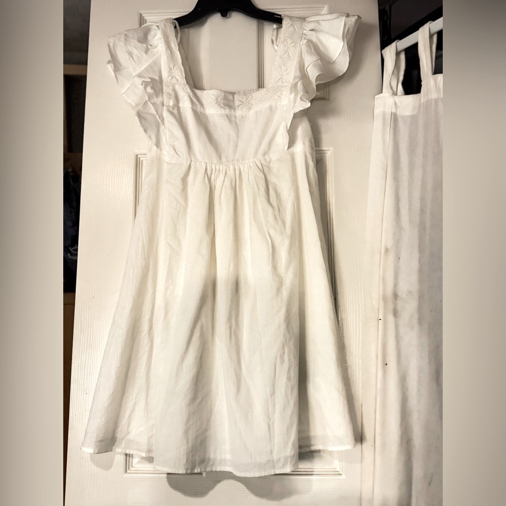 Perfect summer sundress. Great for graduation!